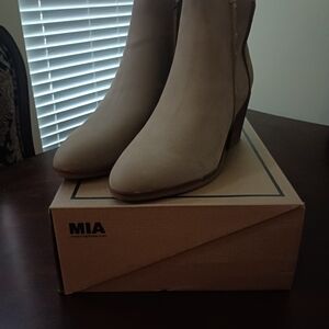 MIA Women's Stylish Beige Heeled Boots